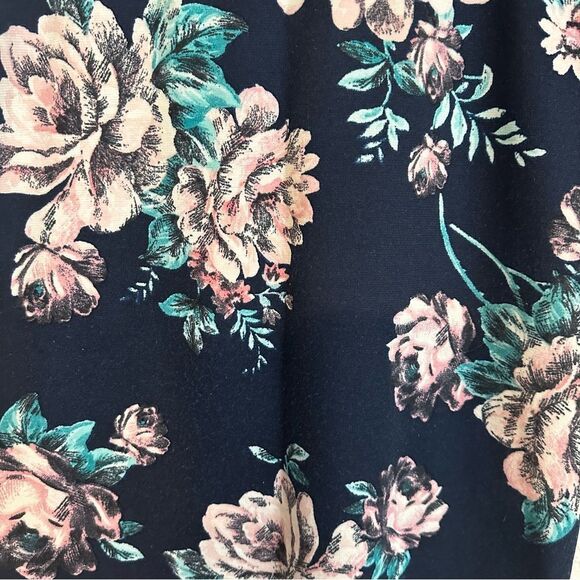 Renee C. Navy‎ Blue Floral Pencil Skirt Size Medium - Picture 7 of 8